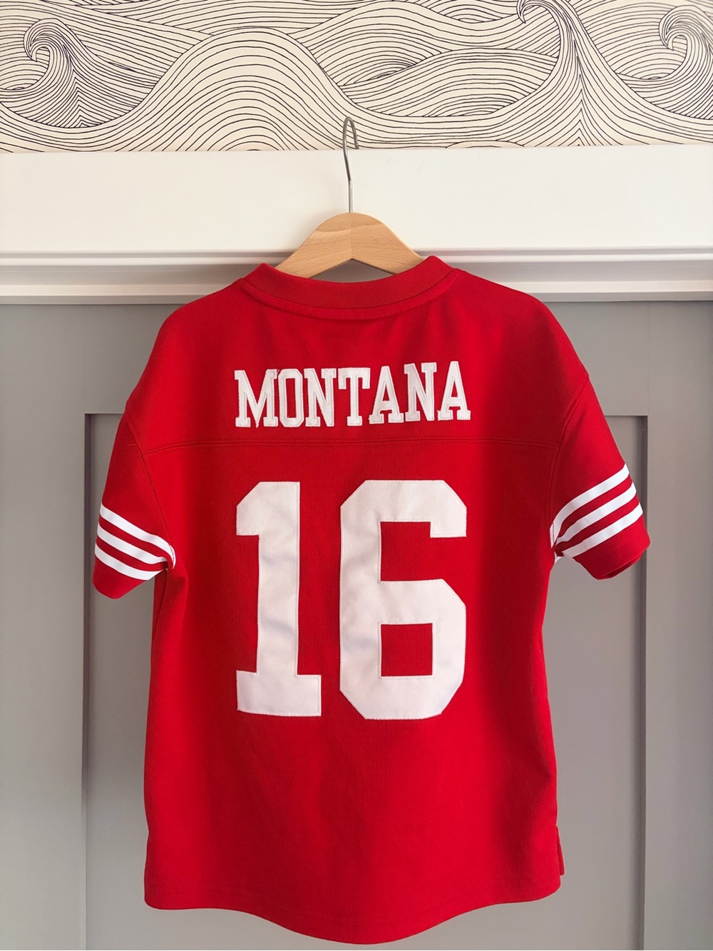 Mitchell & Ness Red Kids 49ers Football Jersey Joe Montana 16 Size 7Y